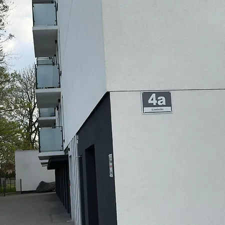 Lowiecka 4a Free Parking